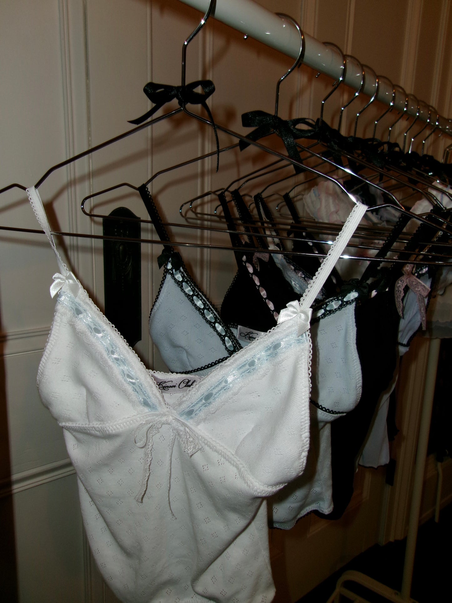 喫茶店 Kissaten Cami in White