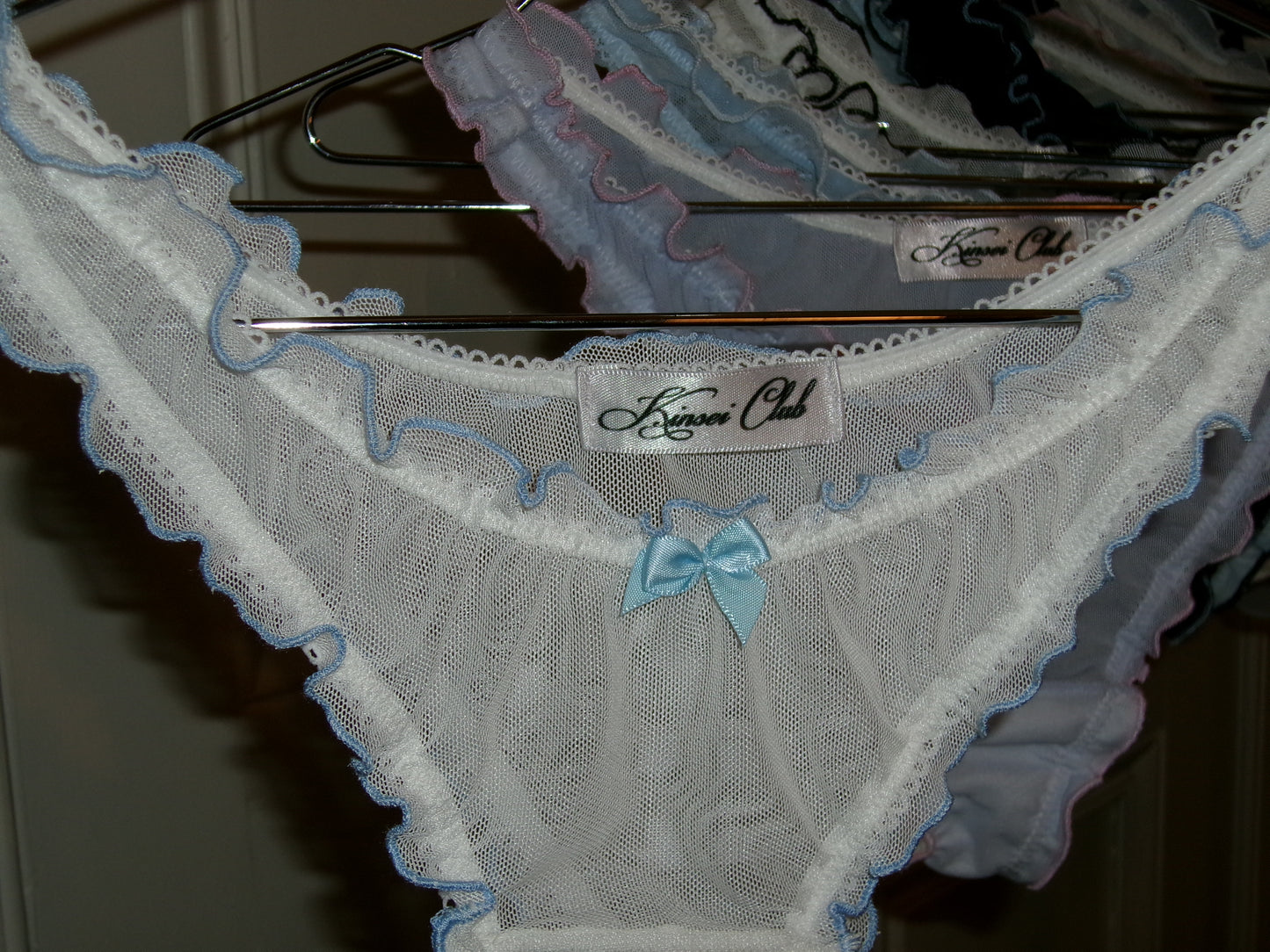 おやすみ Oyasumi Ruffle Thong in White and Blue