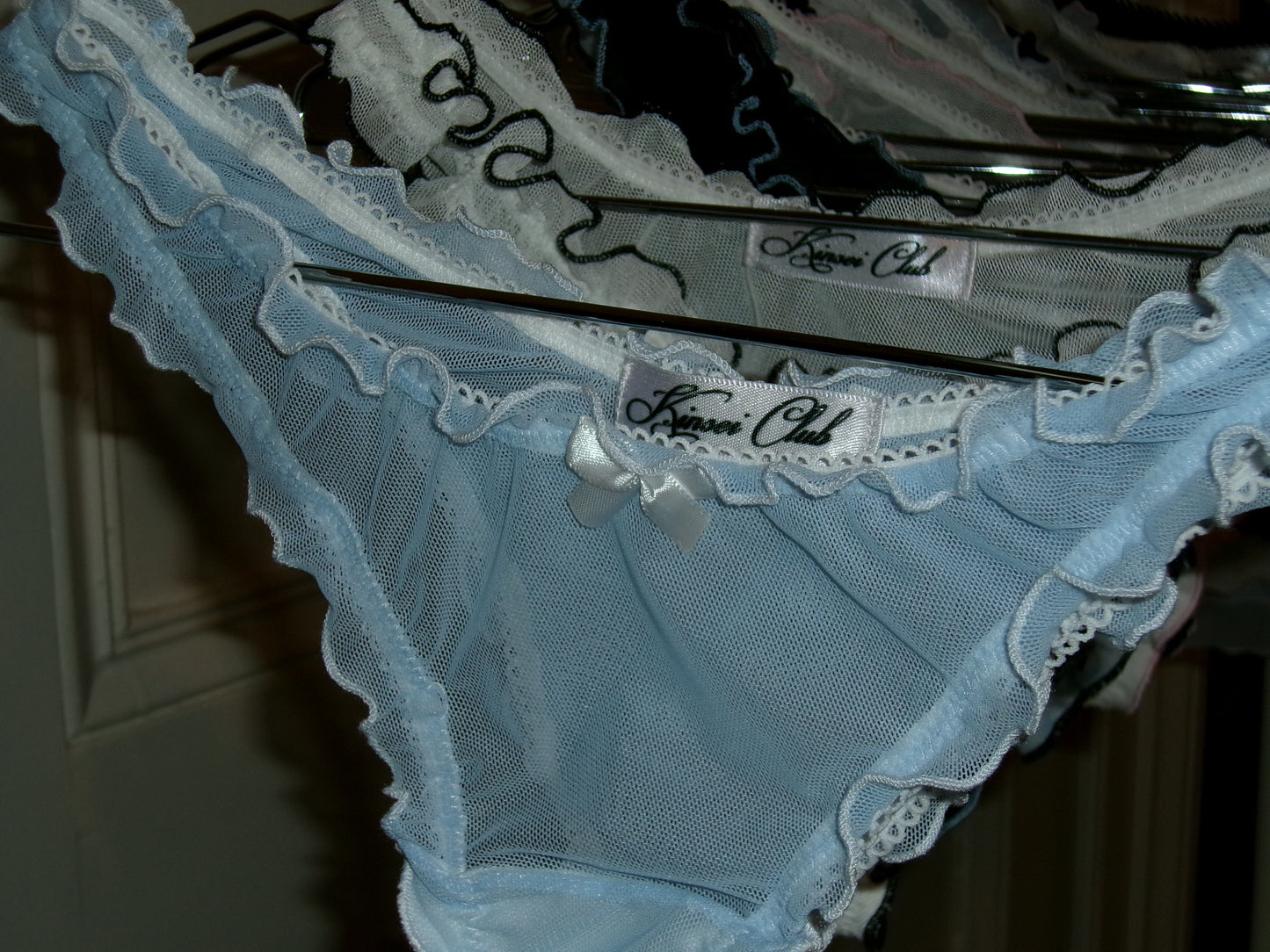 おやすみ Oyasumi Ruffle Thong in Blue and White