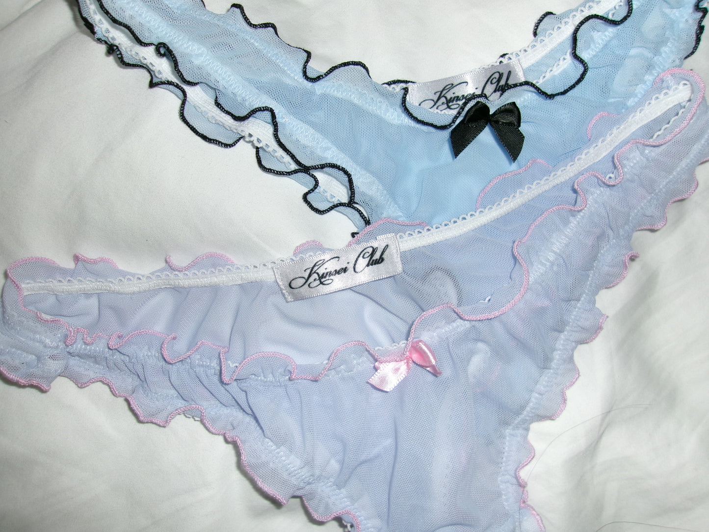 おやすみ Oyasumi Ruffle Thong in Lilac and Pink