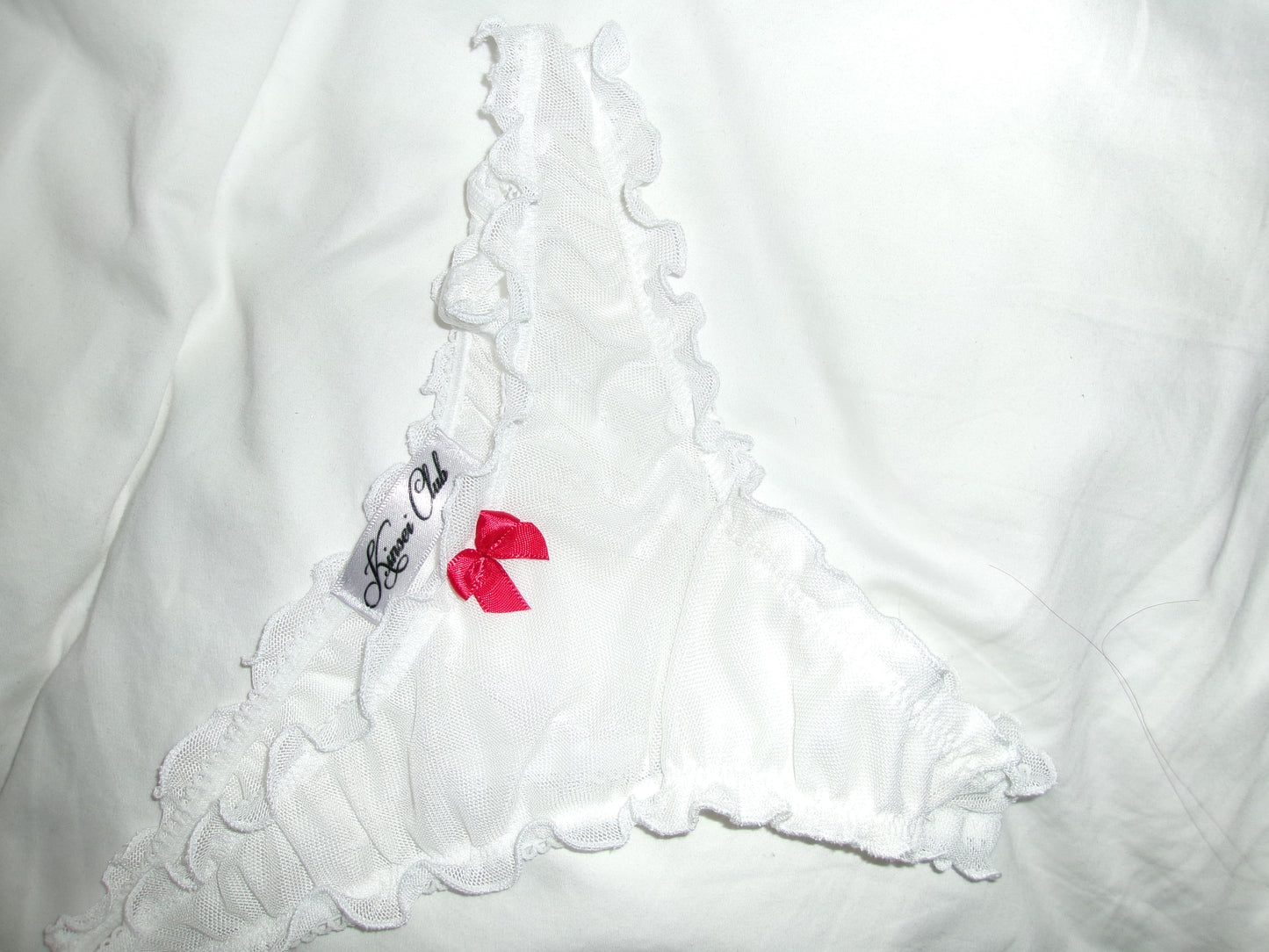 おやすみ Oyasumi Ruffle Thong in White and Red