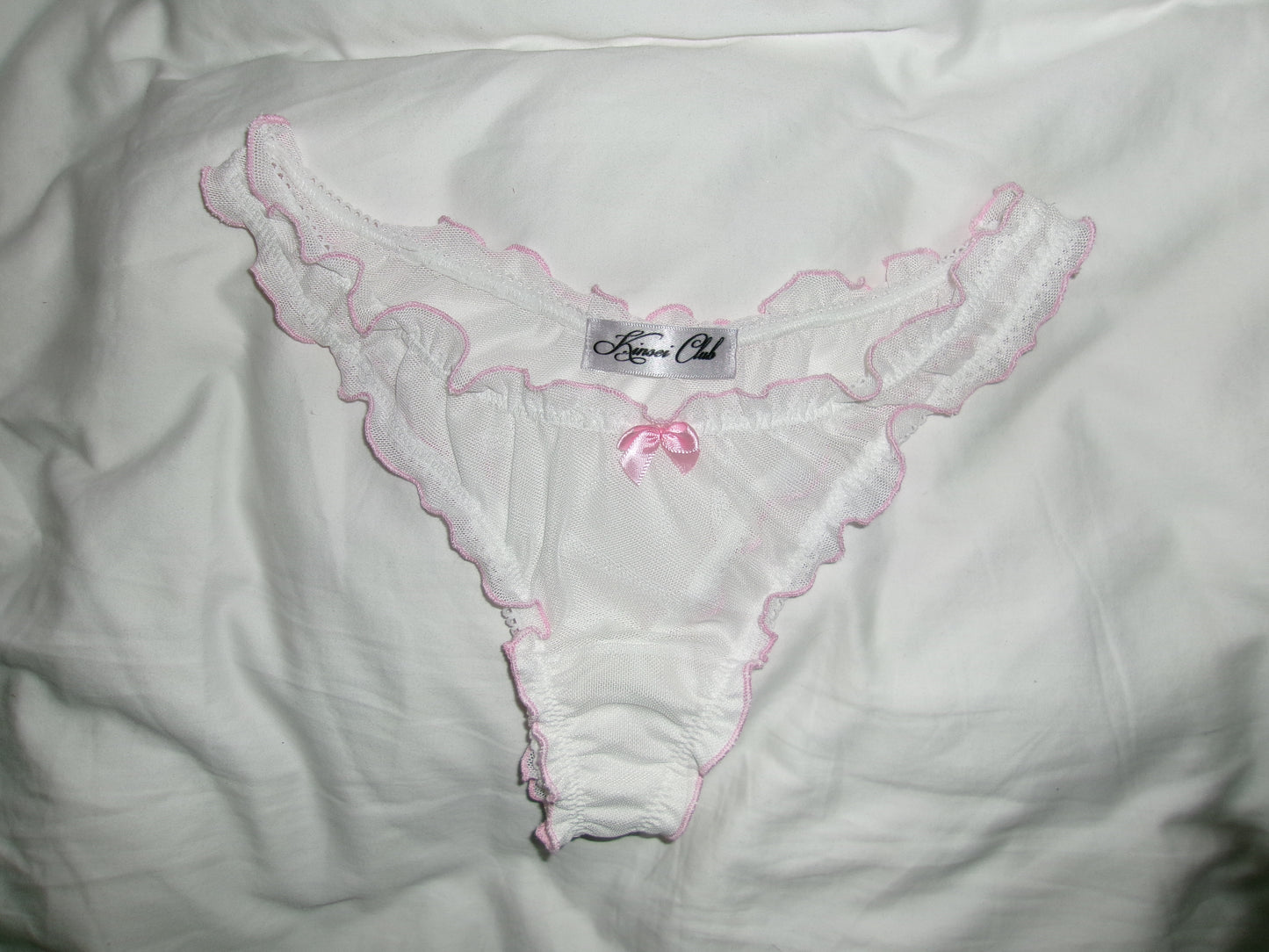 おやすみ Oyasumi Ruffle Thong in White and Pink