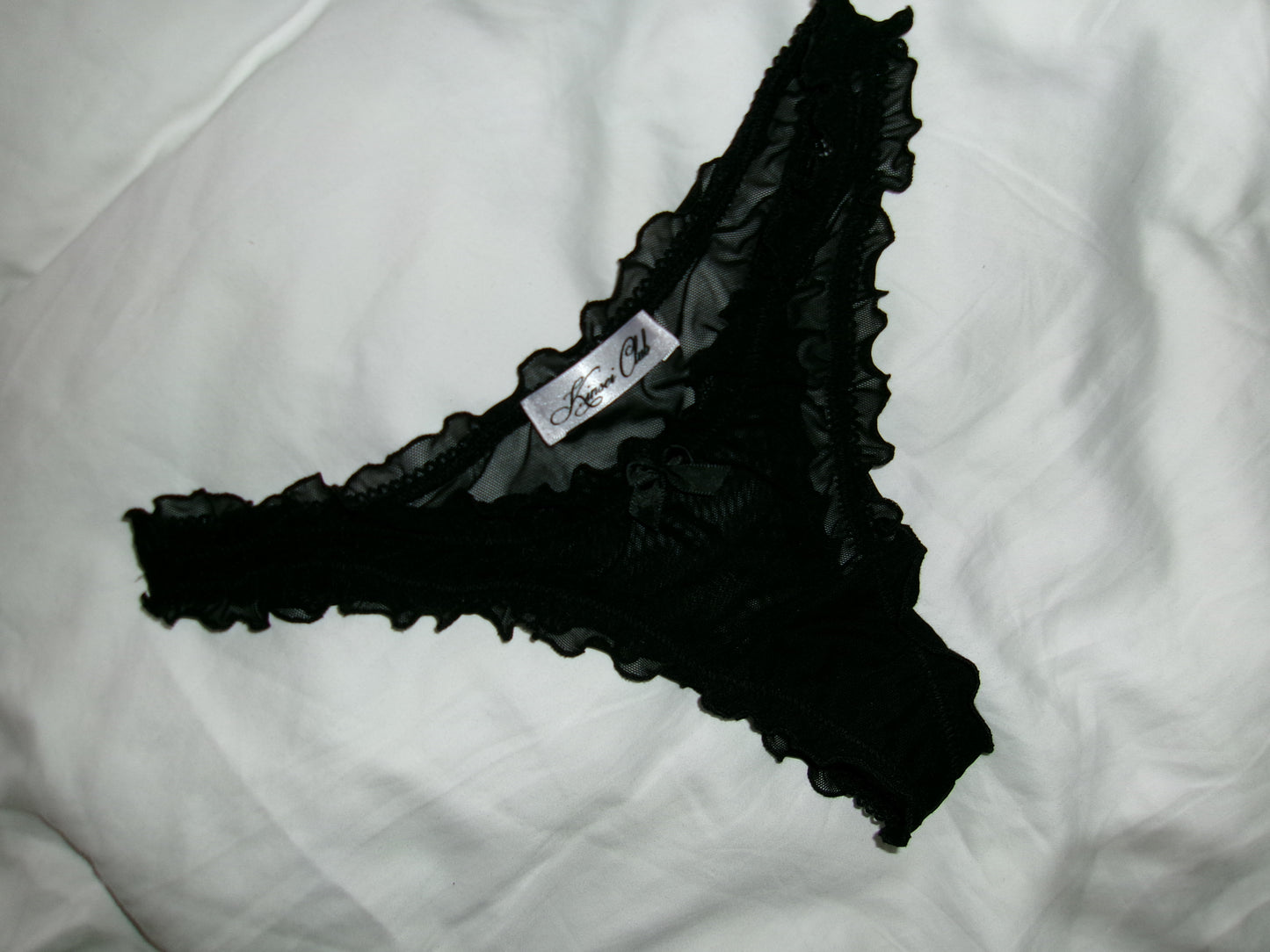 おやすみ Oyasumi Ruffle Thong in Black