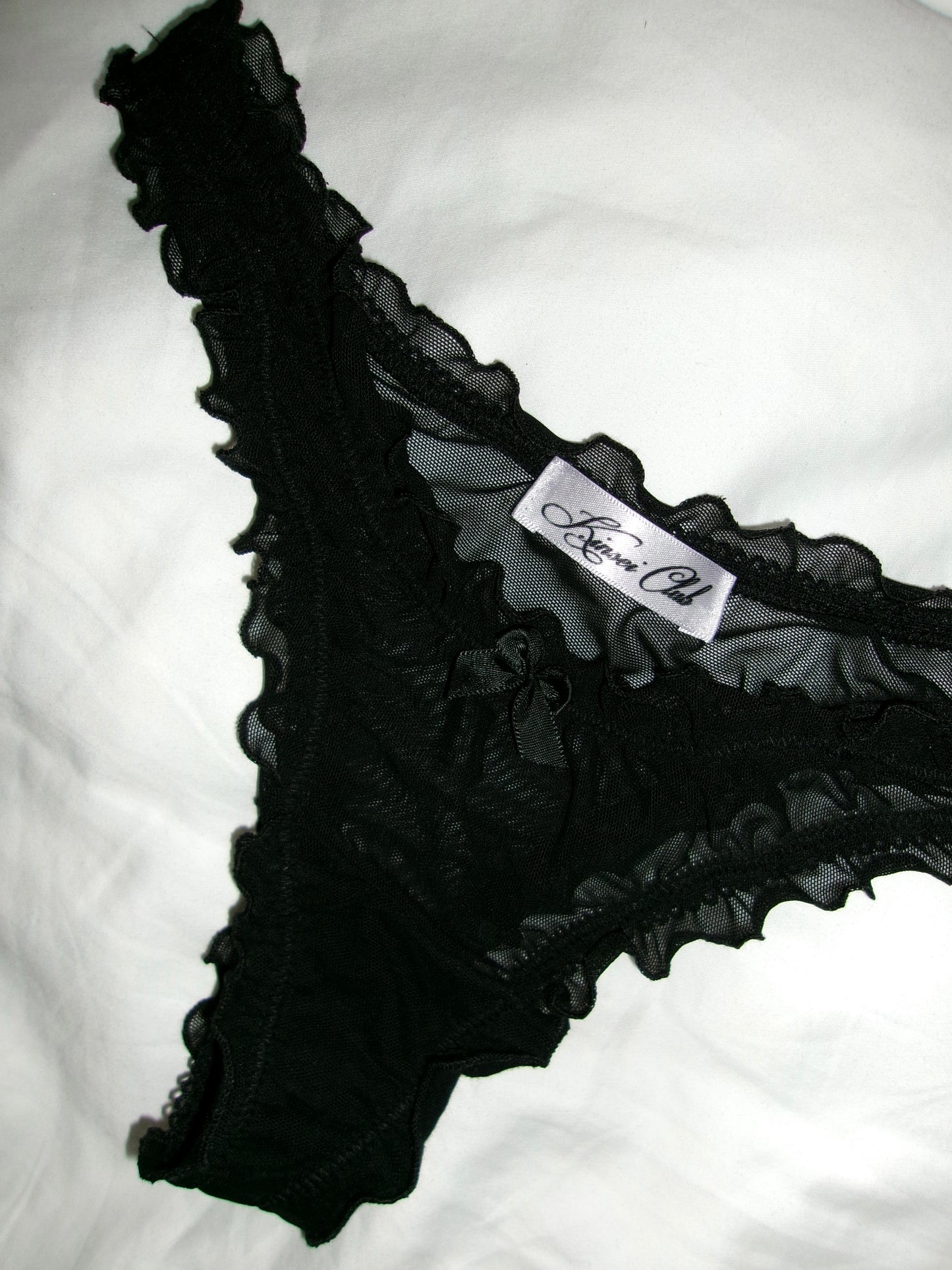 おやすみ Oyasumi Ruffle Thong in Black