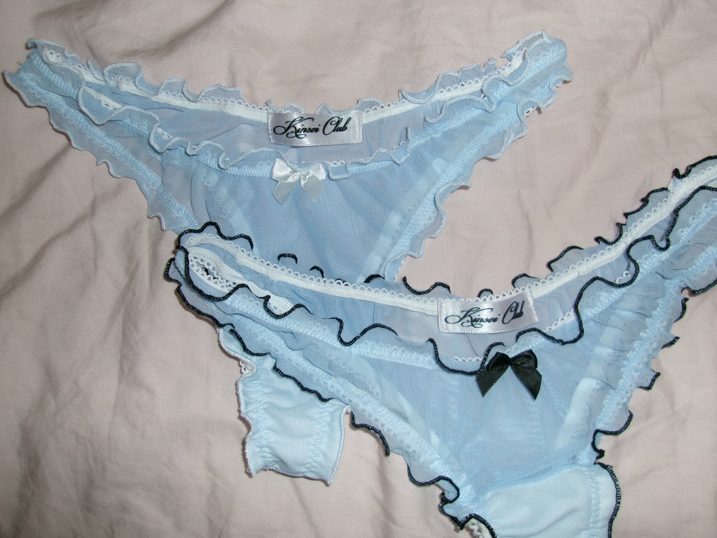 おやすみ Oyasumi Ruffle Thong in Blue and White