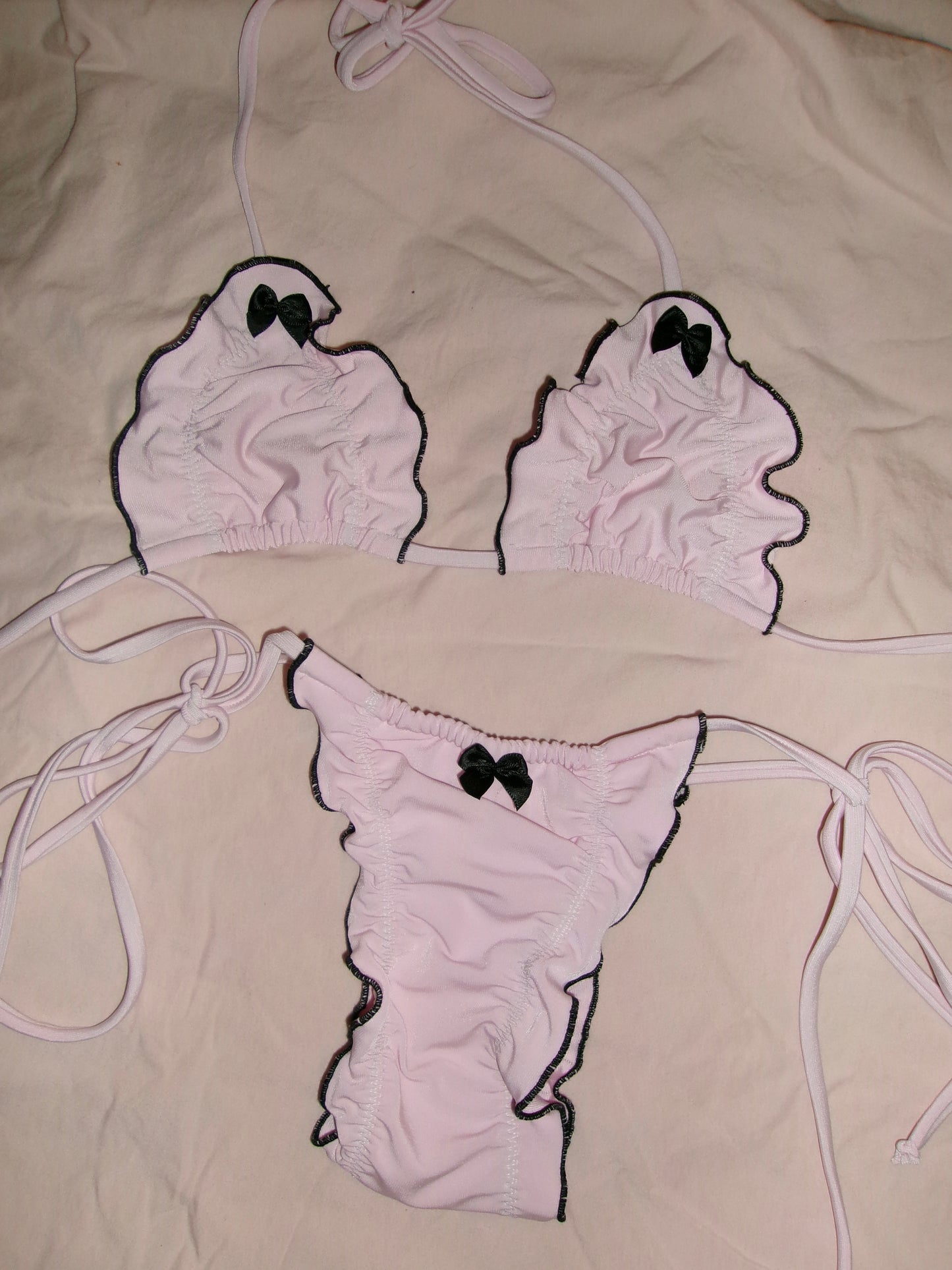 躑躅 Tsutsuji Bikini Top in Pink and Black