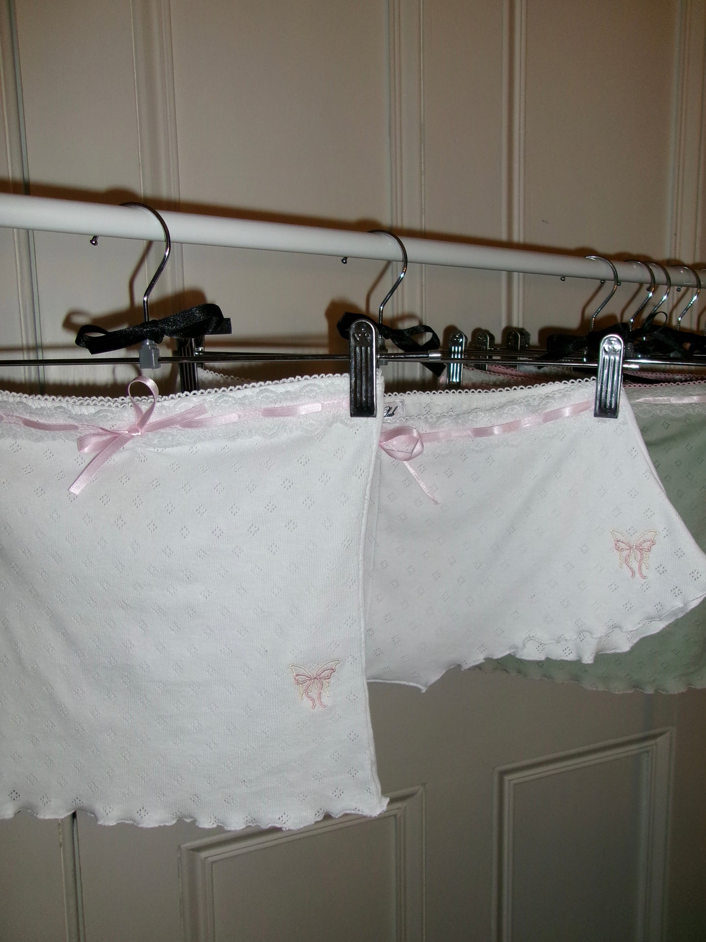 蝶々 Chouchou Butterfly and Bow Embroidered Pointelle Shorts White