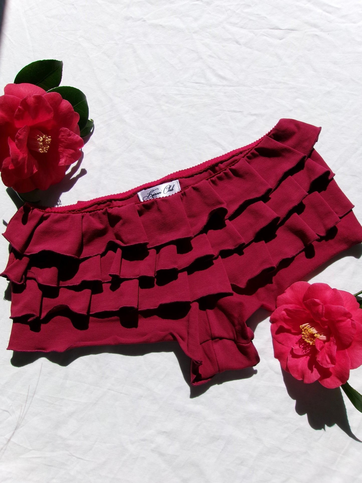 恋人 Koibito Red Cotton Ruffle Shorts