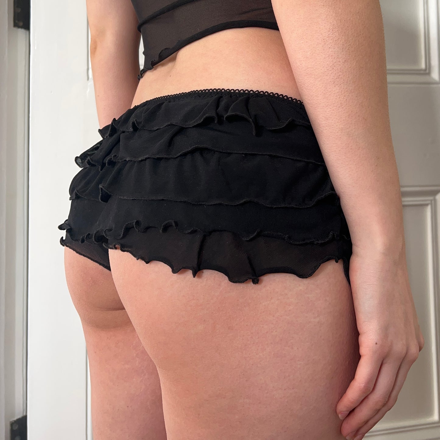 曇り Kumori Shorts in Black
