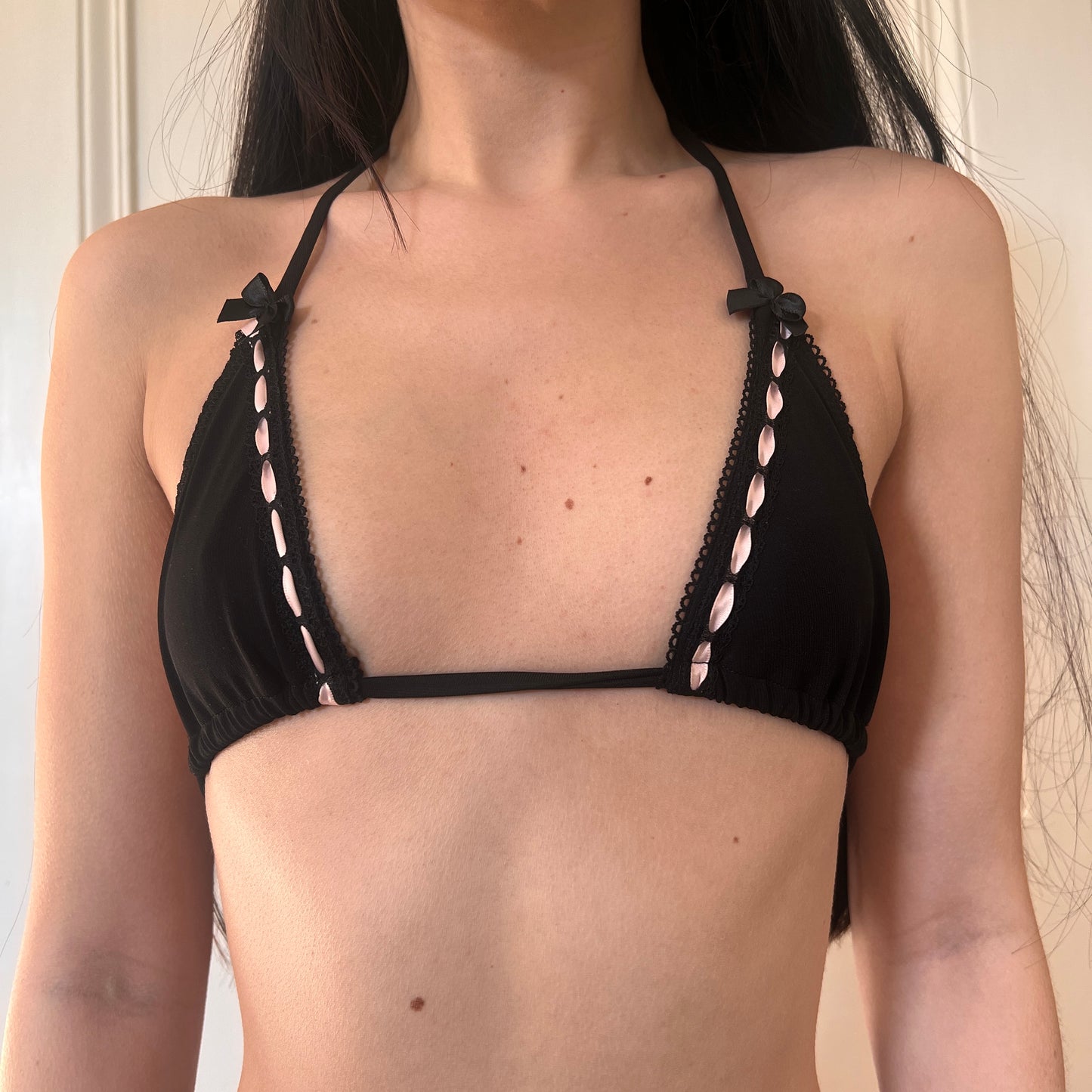 あめ Ame Bikini Top in Black and Pink
