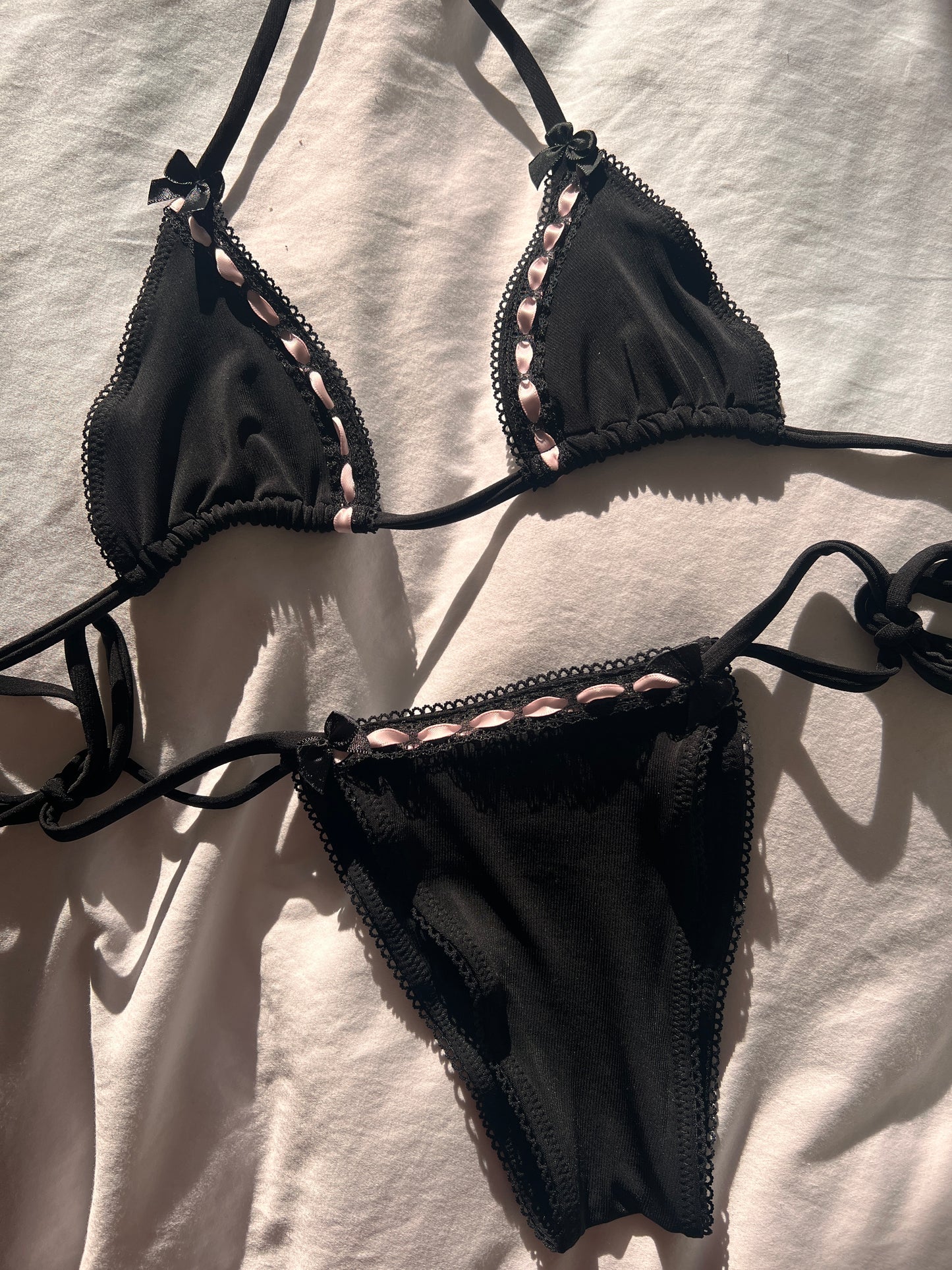 あめ Ame Bikini Bottom in Black and Pink