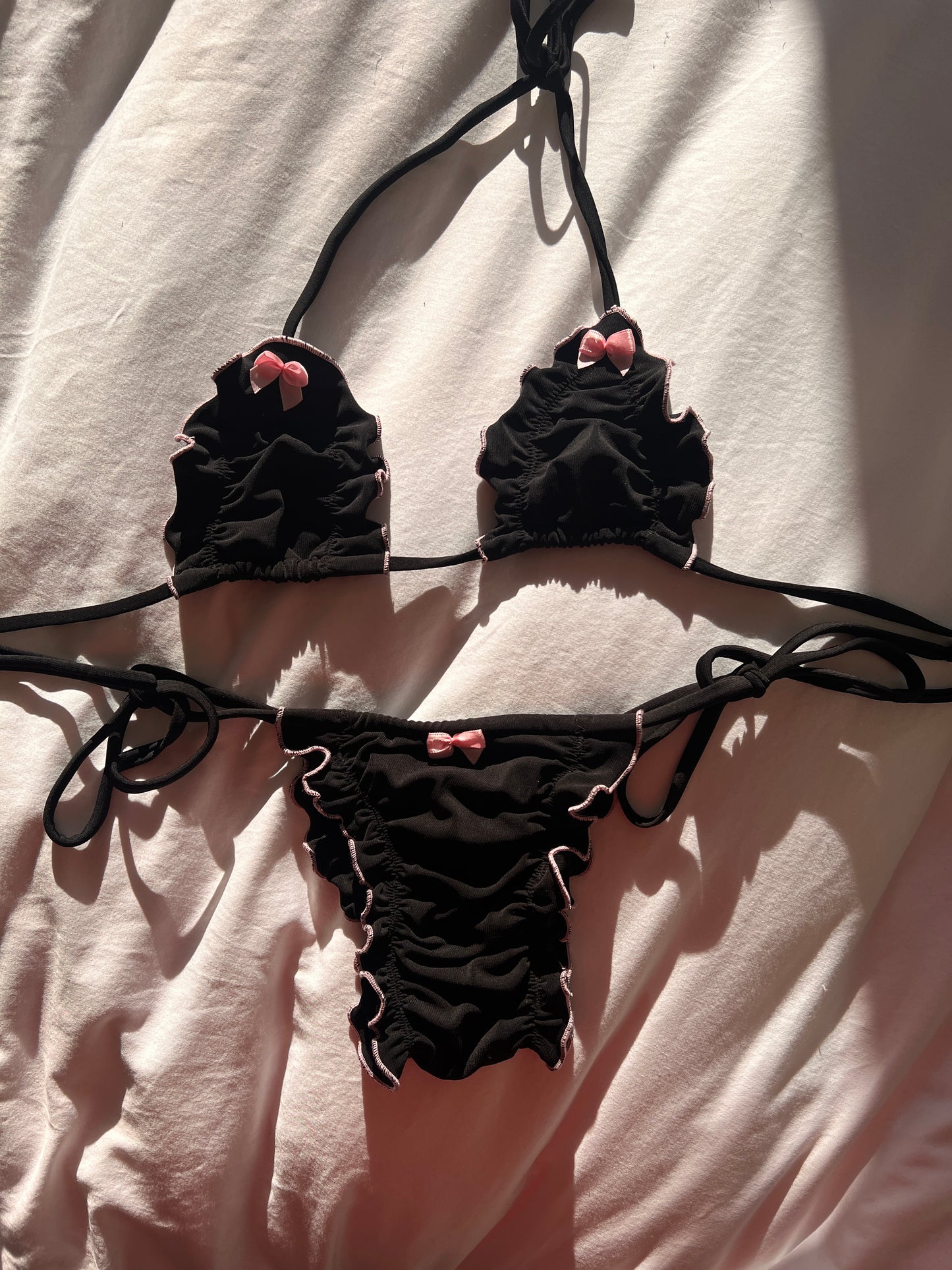 躑躅 Tsutsuji Bikini in Black and Pink