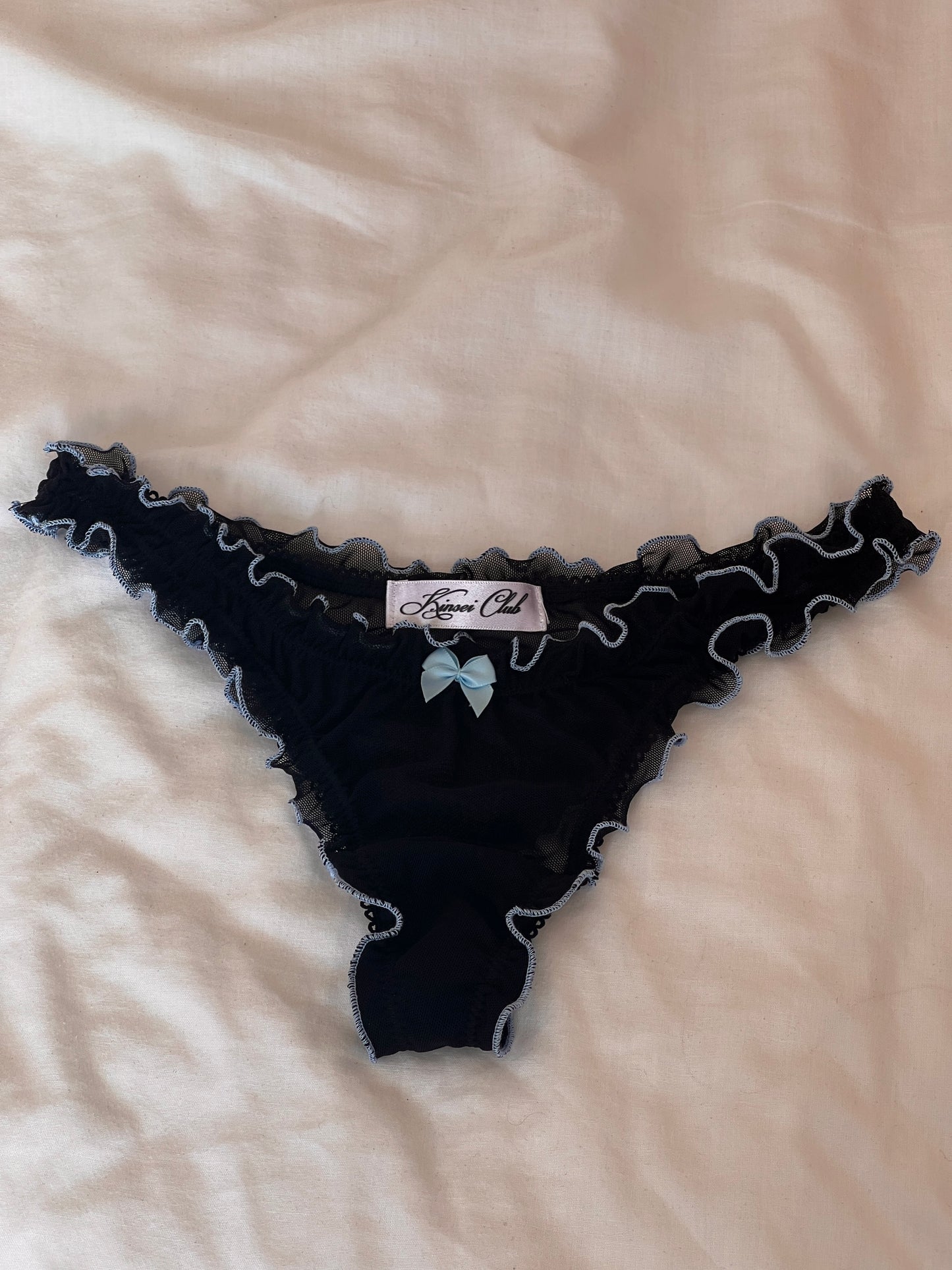 おやすみ Oyasumi Ruffle Thong in Black and Blue