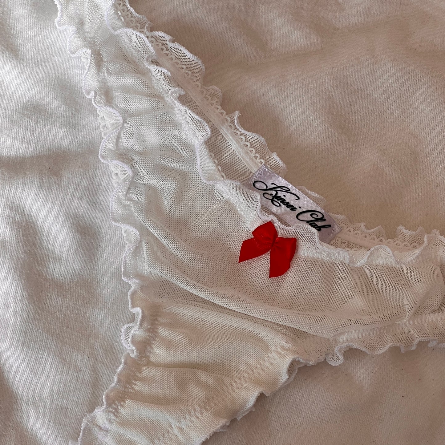 おやすみ Oyasumi Ruffle Thong in White and Red
