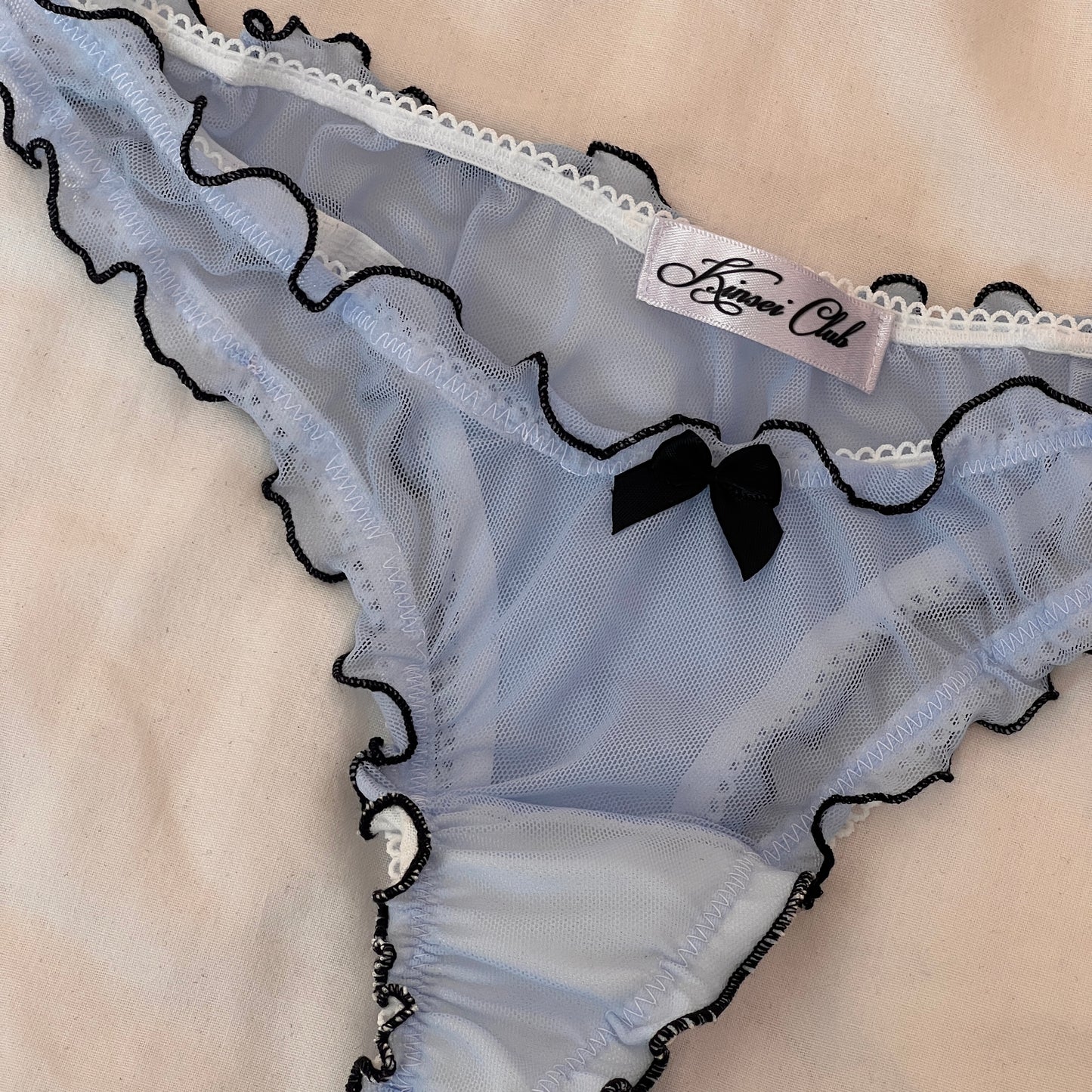 おやすみ Oyasumi Ruffle Thong in Blue and Black