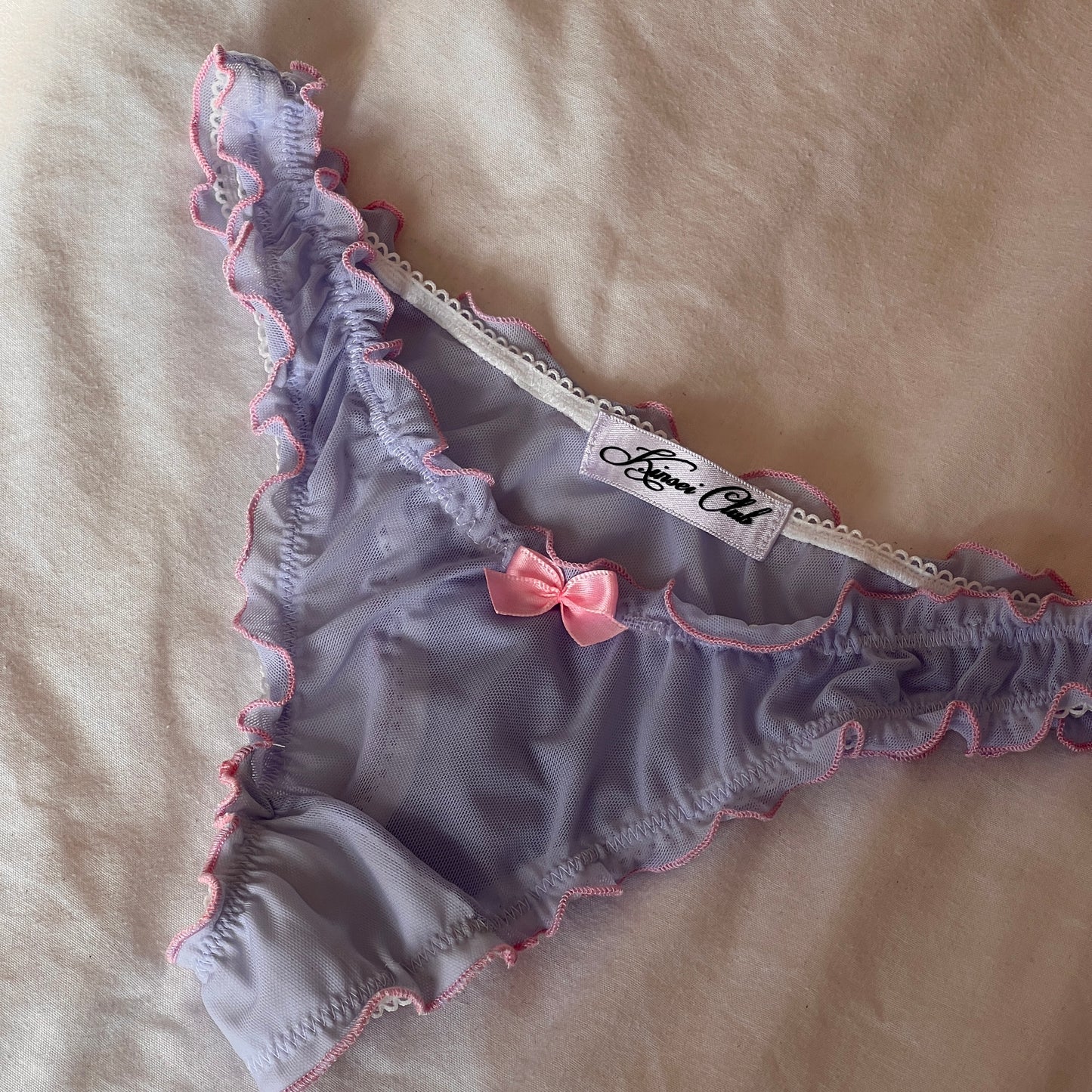 おやすみ Oyasumi Ruffle Thong in Lilac and Pink