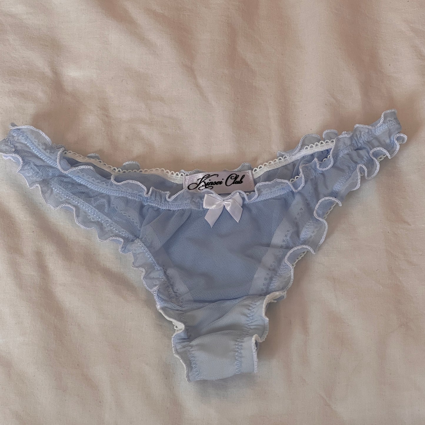 おやすみ Oyasumi Ruffle Thong in Blue and White