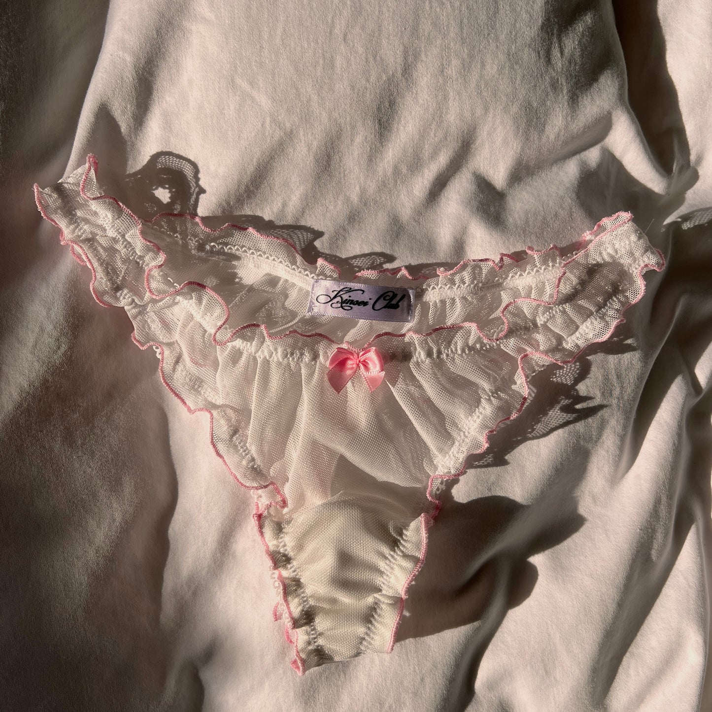 おやすみ Oyasumi Ruffle Thong in White and Pink