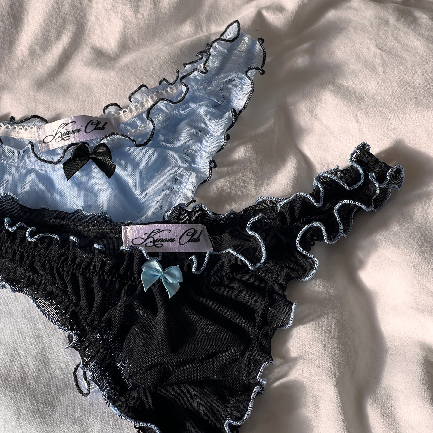 おやすみ Oyasumi Ruffle Thong in Blue and Black