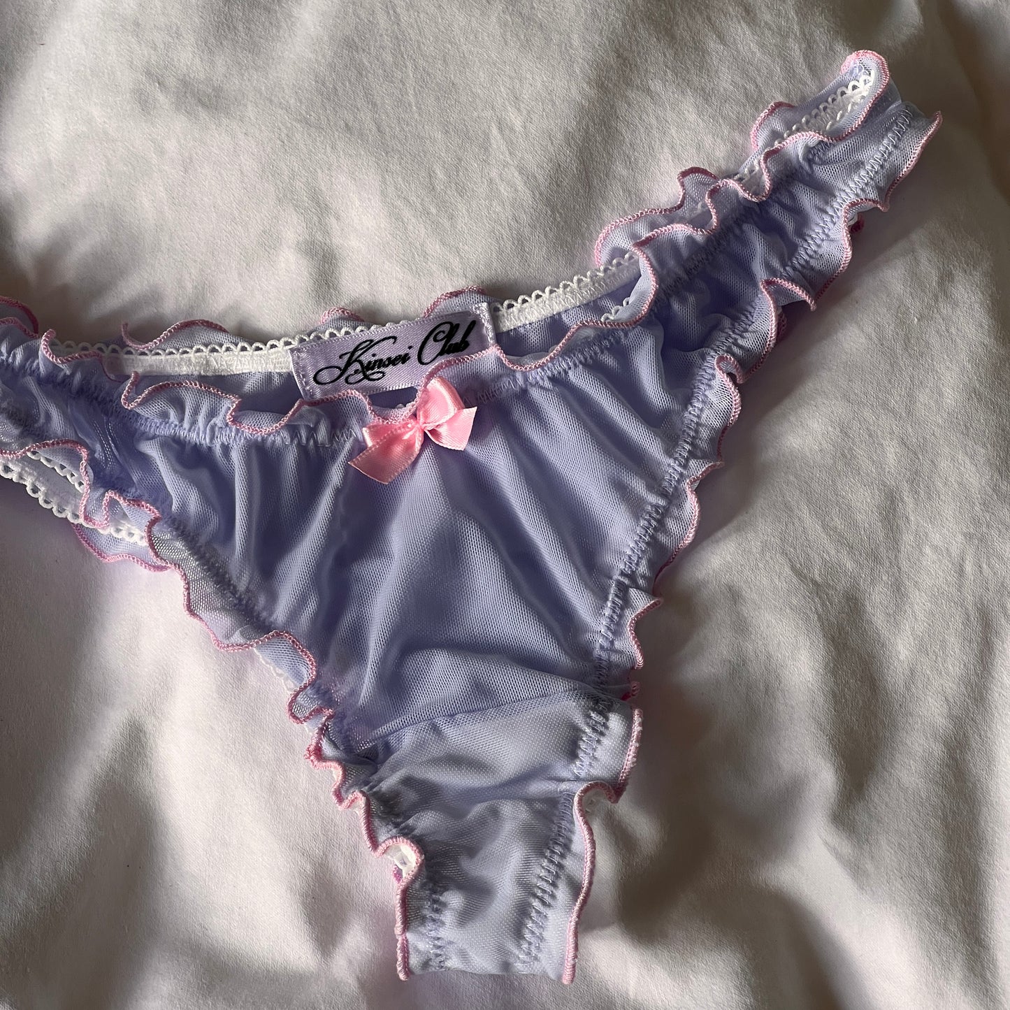 おやすみ Oyasumi Ruffle Thong in Lilac and Pink