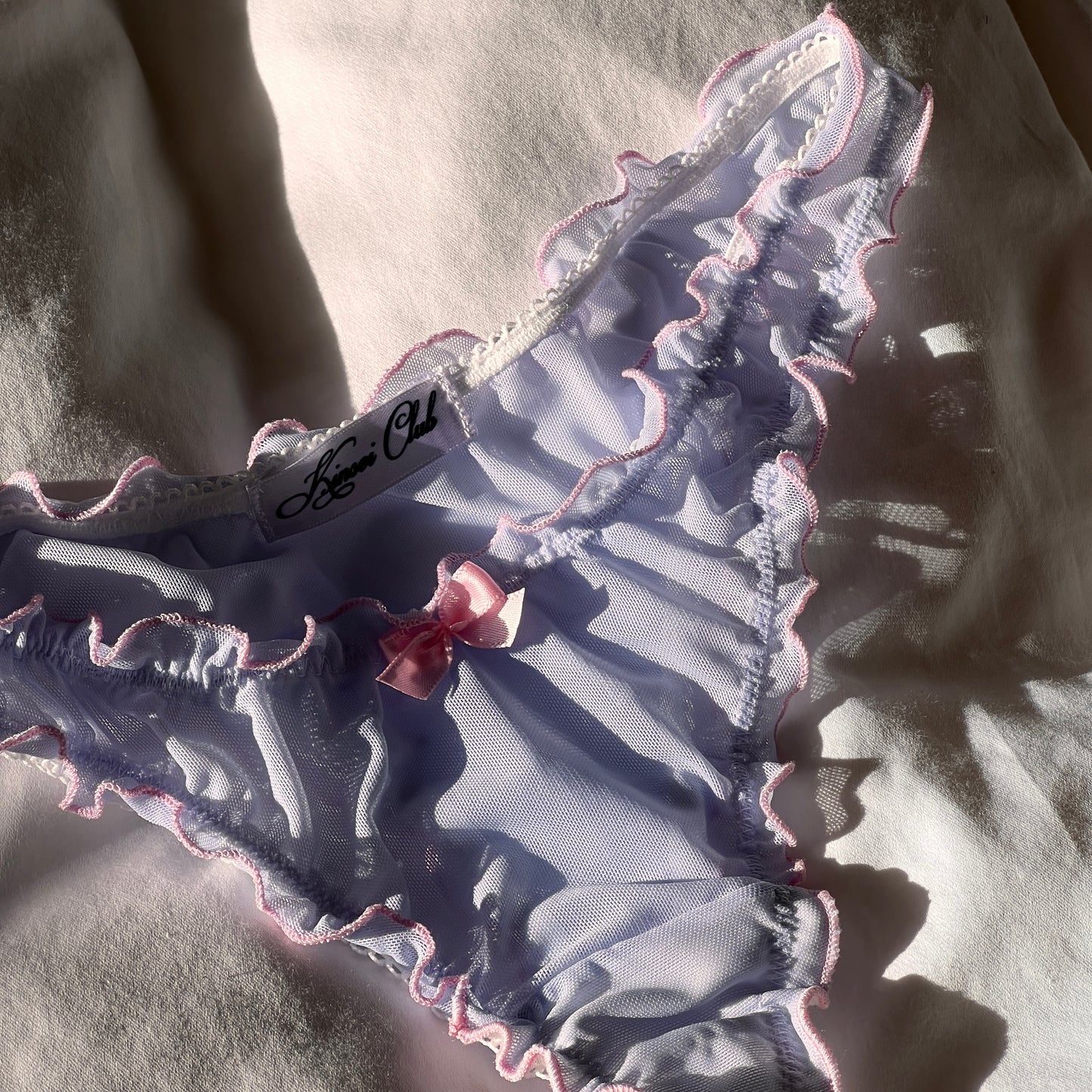 おやすみ Oyasumi Ruffle Thong in Lilac and Pink