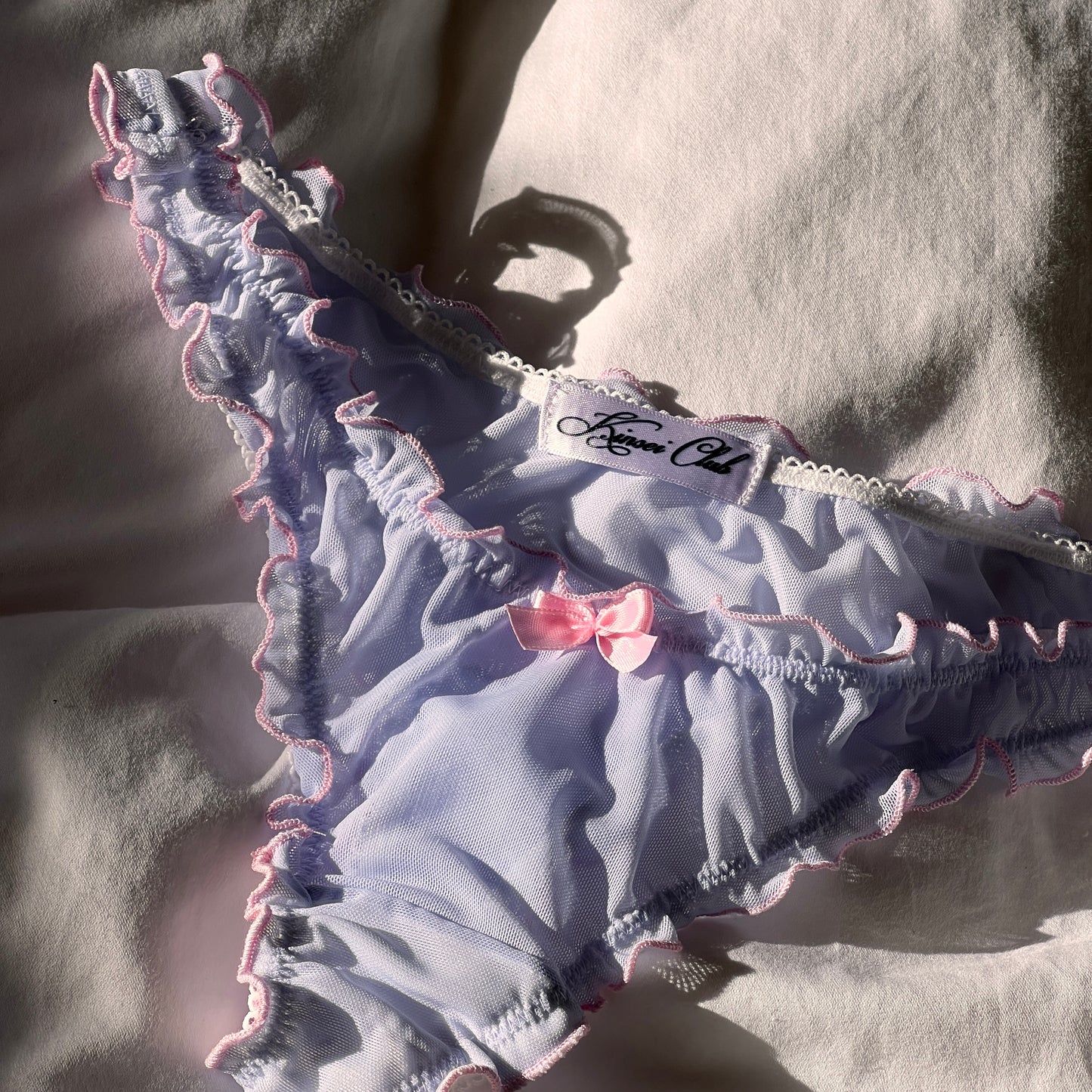 おやすみ Oyasumi Ruffle Thong in Lilac and Pink