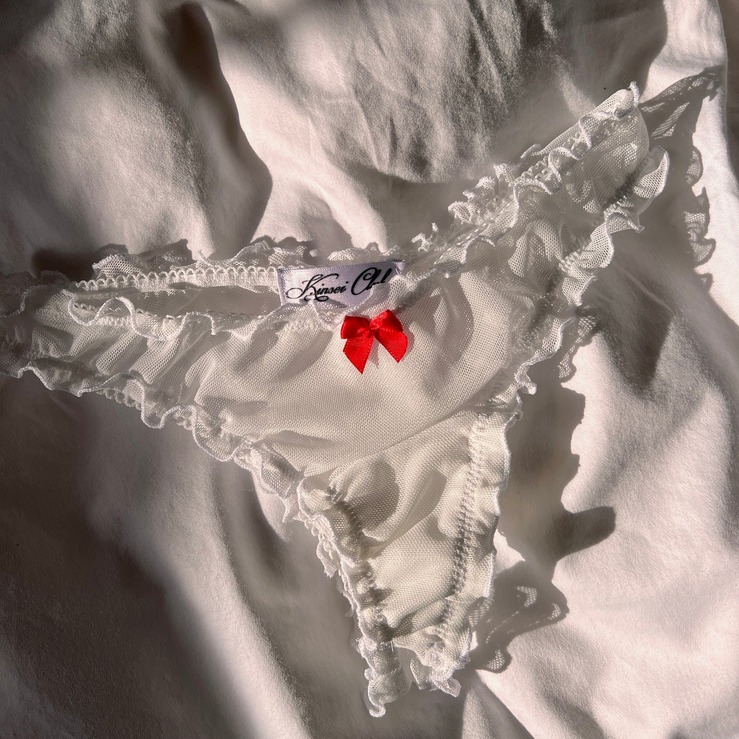 おやすみ Oyasumi Ruffle Thong in White and Red