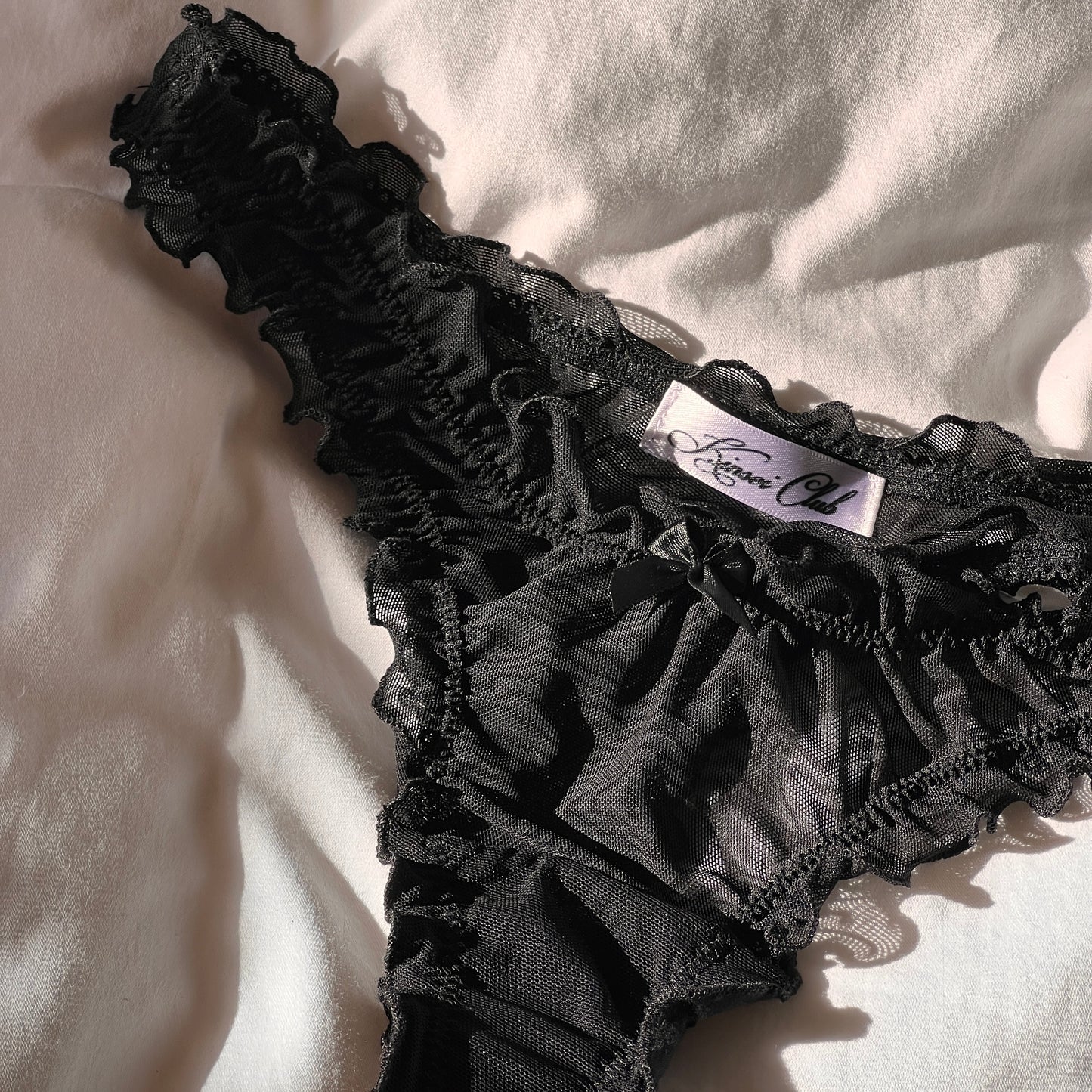 おやすみ Oyasumi Ruffle Thong in Black