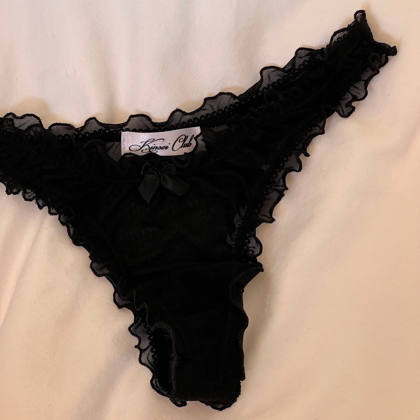 おやすみ Oyasumi Ruffle Thong in Black