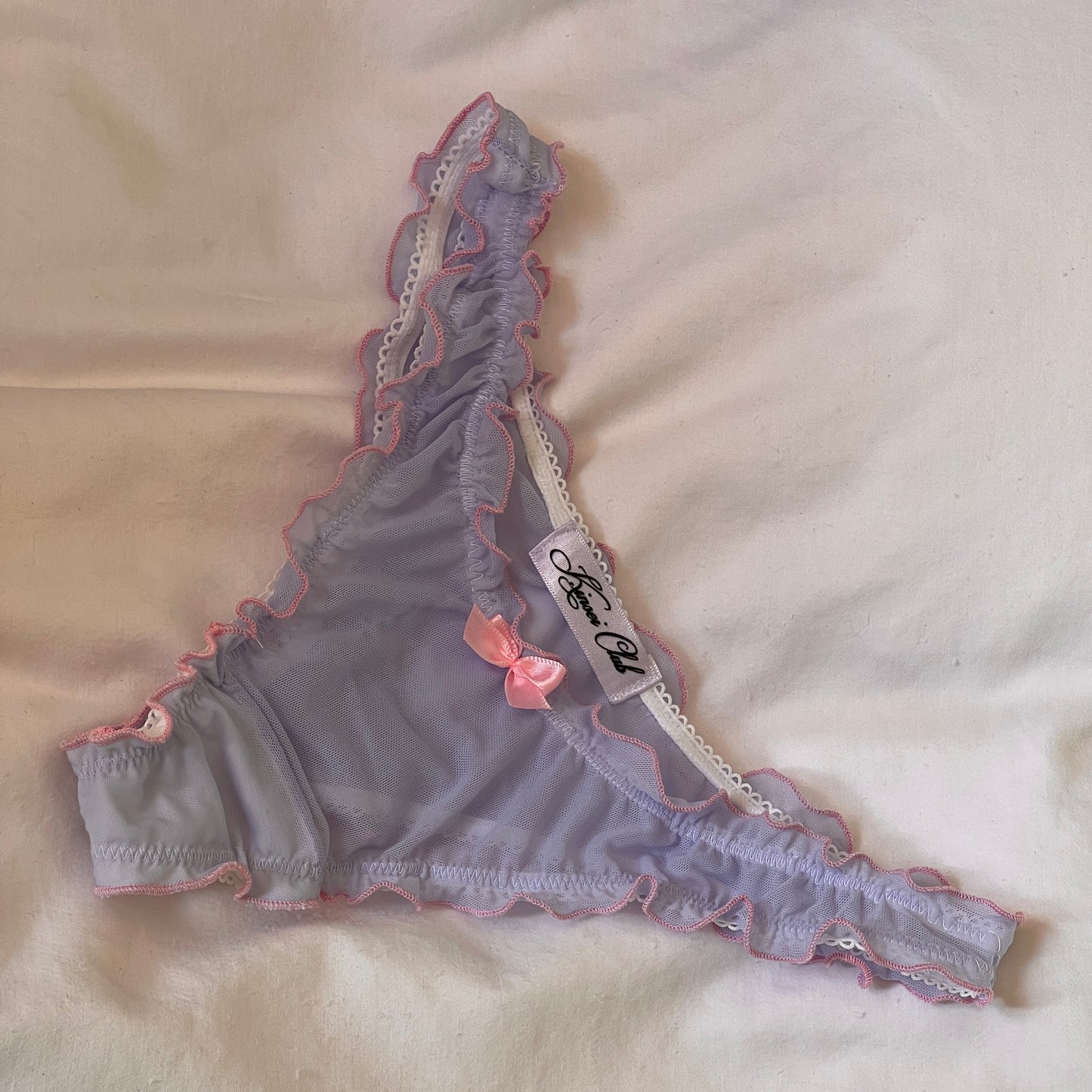 おやすみ Oyasumi Ruffle Thong in Lilac and Pink